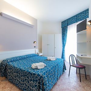 Hotel 2000 Rimini Room photo
